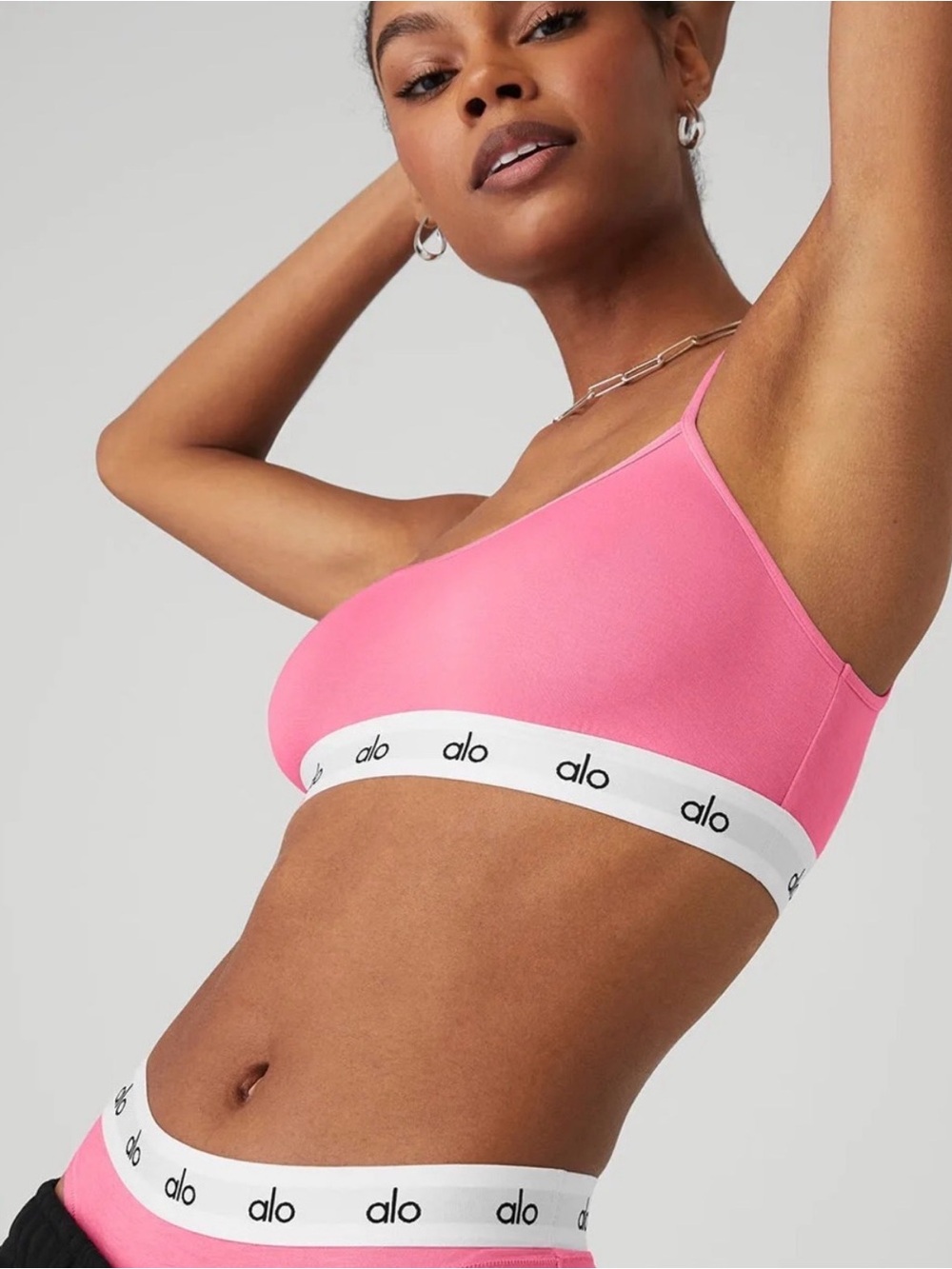 ALO Yoga Women's Candy Pink Seamless Bralette Size M 💖 pre-loved